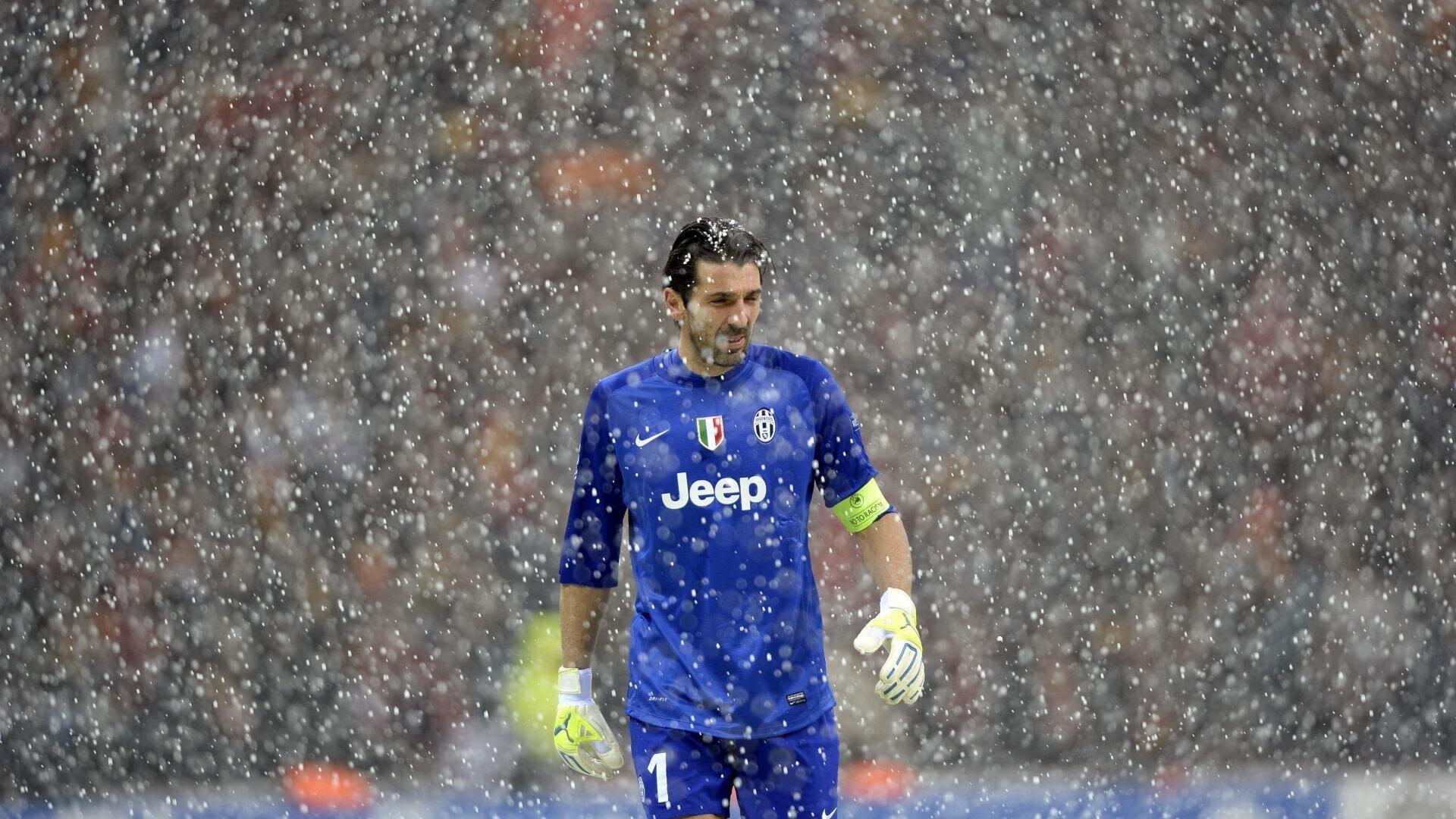 孔德盛赞双星，亚马尔与登贝莱皆具金球实力，并肩作战是荣耀